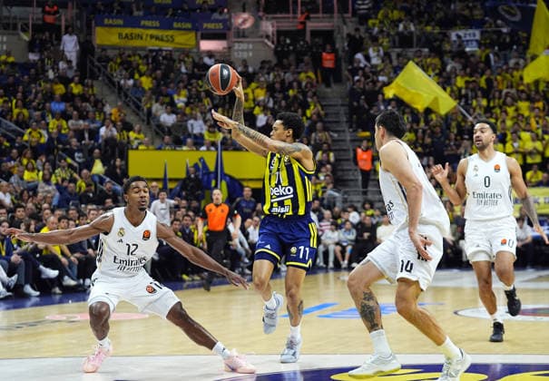 Fenerbahce Beko v Real Madrid - EuroLeague ISTANBUL, TURKIYE - APRIL 9: Brandon Boston (11) of Fenerbahce Beko in action against Theo Maledon (12) of Real Madrid during EuroLeague week 37 basketball match between Fenerbahce Beko and Real Madrid at Ulker Sports and Event Hall in Istanbul, Turkiye on April 9, 2026. Esra Bilgin Anadolu Istanbul Turkey. Editorial use only. Please get in touch for any other usage.  Copyright: x2026xAnadoluxEsraxBilginx