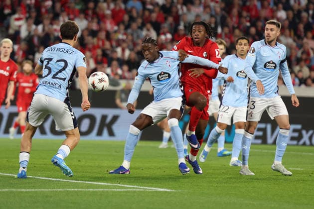 09.04.2026, xrekx, Fussball UEFA Europa League, SC Freiburg - Celta Vigo v.l. Javi Rodriguez (Celta Vigo) Ilaix Moriba (Celta Vigo) Johan Manzambi (SC Freiburg) Oscar Mingueza (Celta Vigo) (DFL DFB REGULATIONS PROHIBIT ANY USE OF PHOTOGRAPHS as IMAGE SEQUENCES and or QUASI-VIDEO) Freiburg
