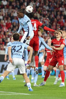09.04.2026, xrekx, Fussball UEFA Europa League, SC Freiburg - Celta Vigo v.l. Ilaix Moriba (Celta Vigo) Johan Manzambi (SC Freiburg) Zweikampf, Aktion, action, battle for the ball (DFL DFB REGULATIONS PROHIBIT ANY USE OF PHOTOGRAPHS as IMAGE SEQUENCES and or QUASI-VIDEO) Freiburg