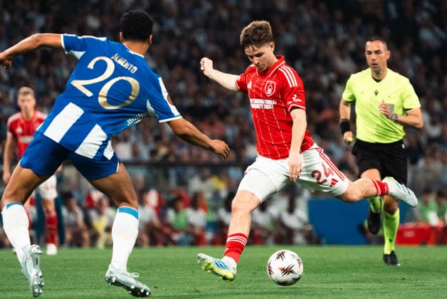 FC Porto v Nottingham Forest. Europe League Players of FC Porto and Nottingham Forest during the Europe Leage match, between FC Porto and Nottingham Forest played at Estadio do Dragao on April 9, 2026 in Oporto, Portugal Oporto Portugal Copyright: xAdrianxFernandezx xAgenciaxLOFx