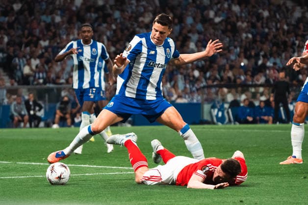 FC Porto v Nottingham Forest. Europe League Players of FC Porto and Nottingham Forest during the Europe Leage match, between FC Porto and Nottingham Forest played at Estadio do Dragao on April 9, 2026 in Oporto, Portugal Oporto Portugal Copyright: xAdrianxFernandezx xAgenciaxLOFx
