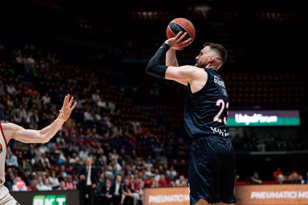 Marko Guduric (Olimpia Milano) attempt a three points shot during EA7 Emporio Armani Milano vs Bayern Monaco, Basketball Euroleague match in Assago (MI), Italy, April 09 2026  Copyright: xSaraxAngelica IPAxSportx xipa-agency.netx xx IPA_73851735 IPA_Agency_IPA73851735