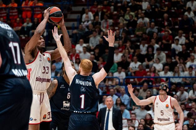 David McCormak (FC Bayern Munich) shoots during the game during EA7 Emporio Armani Milano vs Bayern Monaco, Basketball Euroleague match in Assago (MI), Italy, April 09 2026  Copyright: xSaraxAngelica IPAxSportx xipa-agency.netx xx IPA_73851749 IPA_Agency_IPA73851749