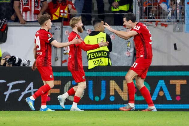 Torjubel SC Freiburg beim 2:0 durch Niklas Beste (SC Freiburg, 19) , Deutschland, Fussball, UEFA Europa League, Viertelfinale, 2025 2026, SC Freiburg vs. Celta Vigo, 09.04.2026, Freiburg im Breisgau Europa-Park Stadion (Stadion am Deutschland Copyright: xGrantxHubbsx