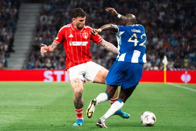 FC Porto v Nottingham Forest. Europe League Players of FC Porto and Nottingham Forest during the Europe Leage match, between FC Porto and Nottingham Forest played at Estadio do Dragao on April 9, 2026 in Oporto, Portugal Oporto Portugal Copyright: xAdrianxFernandezx xAgenciaxLOFx