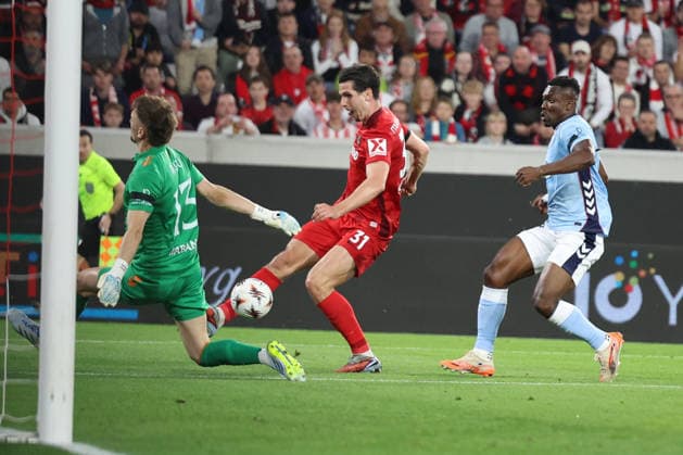 09.04.2026, xrekx, Fussball UEFA Europa League, SC Freiburg - Celta Vigo v.l. Vorlage zum 2:0 von Igor Matanovic (SC Freiburg) (DFL DFB REGULATIONS PROHIBIT ANY USE OF PHOTOGRAPHS as IMAGE SEQUENCES and or QUASI-VIDEO) Freiburg