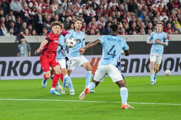 UEFA Europa League: SC Freiburg vs RC Celta Vigo, 09.04.2026 Philipp Treu (SC Freiburg, 29) im Zweikampf mit Hugo Sotelo (RC Celta Vigo, 22) UEFA Europa League: SC Freiburg vs RC Celta Vigo, Europa-Park-Stadion, 09.04.2026 Copyright: xBEAUTIFULxSPORTS Boscox