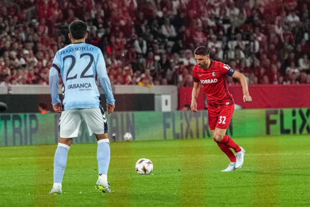 UEFA Europa League: SC Freiburg vs RC Celta Vigo, 09.04.2026 Vincenzo Grifo (SC Freiburg, 32) mit einem Freistoß UEFA Europa League: SC Freiburg vs RC Celta Vigo, Europa-Park-Stadion, 09.04.2026 Copyright: xBEAUTIFULxSPORTS Boscox