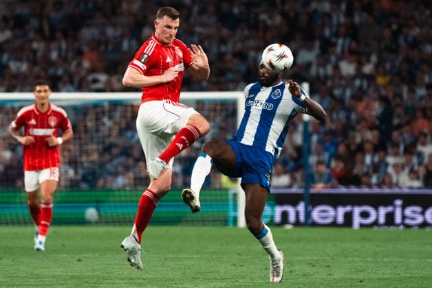 FC Porto v Nottingham Forest. Europe League Players of FC Porto and Nottingham Forest during the Europe Leage match, between FC Porto and Nottingham Forest played at Estadio do Dragao on April 9, 2026 in Oporto, Portugal Oporto Portugal Copyright: xAdrianxFernandezx xAgenciaxLOFx