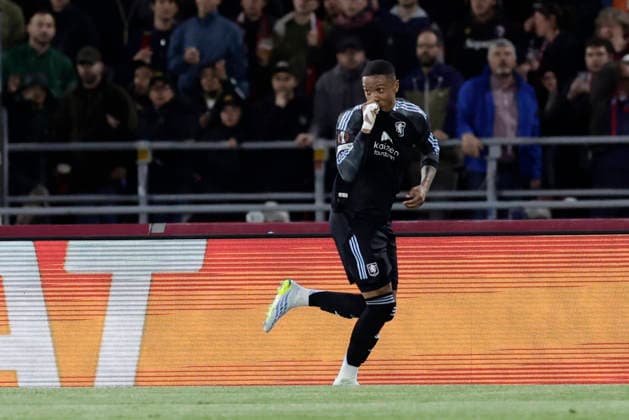 UEFA Europa League quarter-final first leg Bologna vs Aston Villa Football Club Aston Villa s English defender Ezri Konsa celebrates after scoring a goal of 0-1 during UEFA Europa League quarter-final first leg Bologna vs Aston Villa Football Club at Renato Dall Ara Stadium on April 09, 2026, Bologna. _BPH1738 Copyright: xAntonioxBalascox