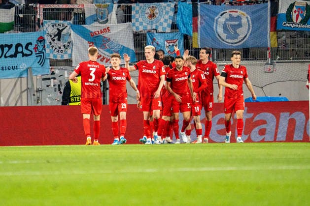 09.04.2026, xdaymx, Fussball UEFA Europa League, SC Freiburg - Celta Vigo Freiburger Torjubel nach dem Tor von Jan-Niklas Beste (Freiburg) zur 2:0 Führung (DFL DFB REGULATIONS PROHIBIT ANY USE OF PHOTOGRAPHS as IMAGE SEQUENCES and or QUASI-VIDEO) Freiburg