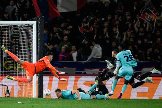 Ezri Konsa of Aston Villa FC (r) past Federico Ravaglia of Bologna FC and scores the goal of 0-1 during the UEFA Europa League 2025 2026 football match between Bologna FC 1909 and Aston Villa FC at Renato Dall Ara Stadium in Bologna (Italy), April 9, 2026. andreaxstaccioli