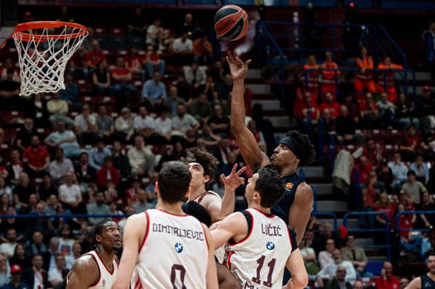 BASKET - Euroleague - EA7 Emporio Armani Milano vs Bayern Monaco Zach Leday (Olimpia Milano) shoots during the game during EA7 Emporio Armani Milano vs Bayern Monaco, Basketball Euroleague match in Assago (MI), Italy, April 09 2026 Assago (MI) Italy  Copyright: xIPAxSport ABACAx