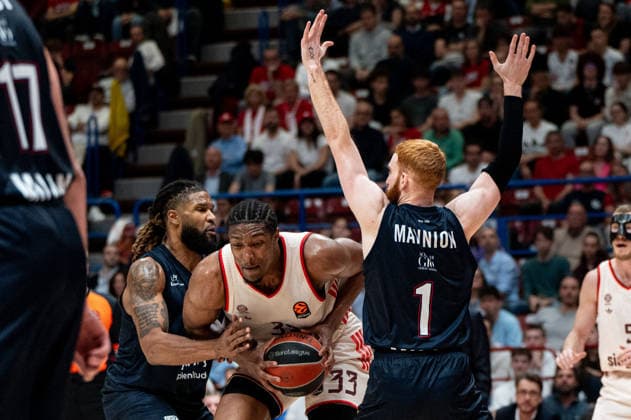 BASKET - Euroleague - EA7 Emporio Armani Milano vs Bayern Monaco David McCormak (FC Bayern Munich) In action against Devin Booker (Olimpia Milano) during EA7 Emporio Armani Milano vs Bayern Monaco, Basketball Euroleague match in Assago (MI), Italy, April 09 2026 Assago (MI) Italy  Copyright: xIPAxSport ABACAx