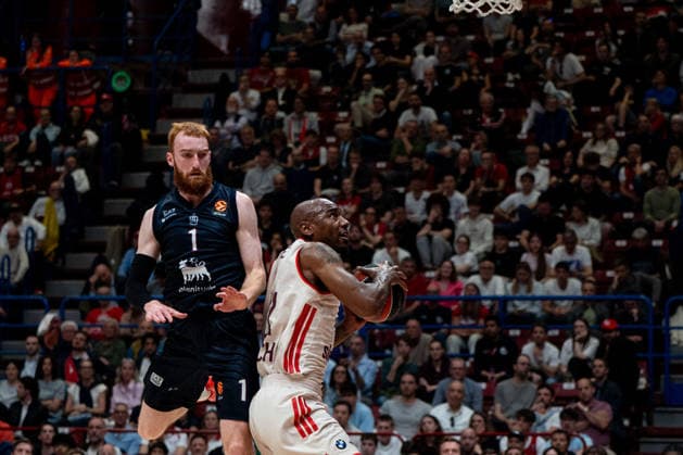 BASKET - Euroleague - EA7 Emporio Armani Milano vs Bayern Monaco Isiaha Mike (FC Bayern Munich) shoots during the game during EA7 Emporio Armani Milano vs Bayern Monaco, Basketball Euroleague match in Assago (MI), Italy, April 09 2026 Assago (MI) Italy  Copyright: xIPAxSport ABACAx