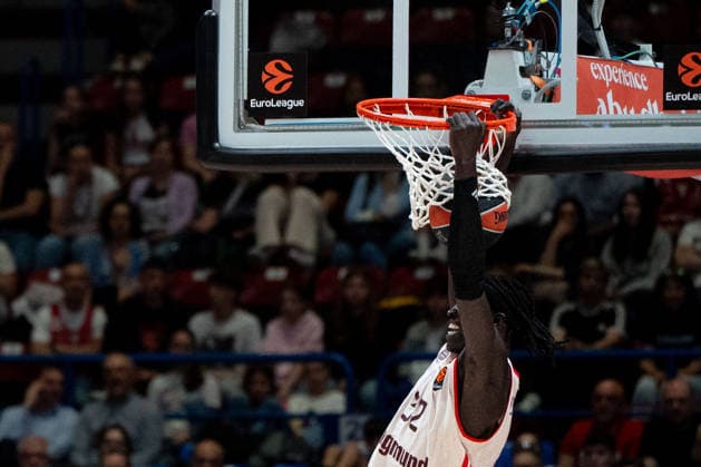 BASKET - Euroleague - EA7 Emporio Armani Milano vs Bayern Monaco Wenyen Gabriel (FC Bayern Munich) scores with a dunk during EA7 Emporio Armani Milano vs Bayern Monaco, Basketball Euroleague match in Assago (MI), Italy, April 09 2026 Assago (MI) Italy  Copyright: xIPAxSport ABACAx