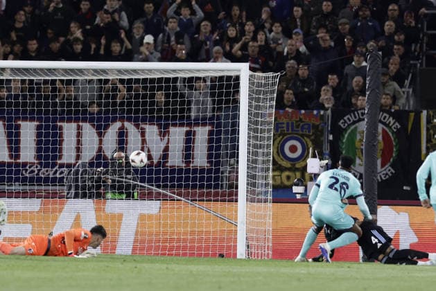CALCIO - UEFA Europa League - Bologna FC vs Aston Villa FC Aston Villa s English defender Ezri Konsa scores against Bologna goal of 0-1 during UEFA Europa League quarter-final first leg Bologna vs Aston Villa Football Club at Renato Dall Ara Stadium on April 09, 2026, Bologna. Bologna Italy  Copyright: xIPAxSport ABACAx