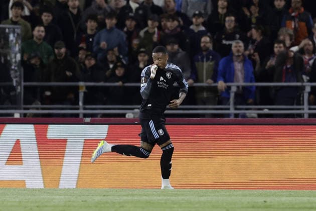 CALCIO - UEFA Europa League - Bologna FC vs Aston Villa FC Aston Villa s English defender Ezri Konsa celebrates after scoring a goal of 0-1 during UEFA Europa League quarter-final first leg Bologna vs Aston Villa Football Club at Renato Dall Ara Stadium on April 09, 2026, Bologna. Bologna Italy  Copyright: xIPAxSport ABACAx