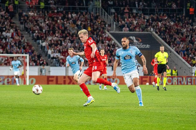 09.04.2026, xdaymx, Fussball UEFA Europa League, SC Freiburg - Celta Vigo vl. Matthias Ginter und Borja Iglesias (DFL DFB REGULATIONS PROHIBIT ANY USE OF PHOTOGRAPHS as IMAGE SEQUENCES and or QUASI-VIDEO) Freiburg