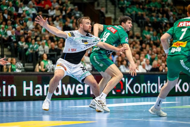 Ludvig Jurmala Astroem (FRISCH AUF! Goeppingen, 25) Zweikampf, Duell, Kampf gegen Marko Mamic (SC DHfK Leipzig, 14), SC DHfK Leipzig vs FRISCH AUF! Goeppingen, Handball, 1. Bundesliga, 28. Spieltag, Saison 2025 2026, 09.04.2026, SC DHfK Leipzig vs FRISCH AUF! Goeppingen, Handball, 1. Bundesliga, 28. Spieltag, Saison 2025 2026, 09.04.2026 Leipzig Copyright: xEibner-Pressefoto LauraxRoemerx EP_LRR