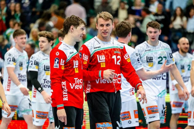 Julian Buchele (FRISCH AUF! Goeppingen, 01) und Kristian Saeveras (FRISCH AUF! Goeppingen, 12) Jubel Freude nach dem Sieg, SC DHfK Leipzig vs FRISCH AUF! Goeppingen, Handball, 1. Bundesliga, 28. Spieltag, Saison 2025 2026, 09.04.2026, SC DHfK Leipzig vs FRISCH AUF! Goeppingen, Handball, 1. Bundesliga, 28. Spieltag, Saison 2025 2026, 09.04.2026 Leipzig Copyright: xEibner-Pressefoto LauraxRoemerx EP_LRR
