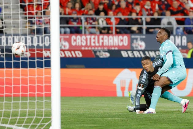 RECORD DATE NOT STATED 9th April 2026; Stadio Renato Dall Ara, Bologna, Italy, UEFA Europa League Football, Bologna versus Aston Villa; Ezri Konsa of Aston Villa FC scores the goal for 0-1 in the 44th minute EmanuelexPennacchio
