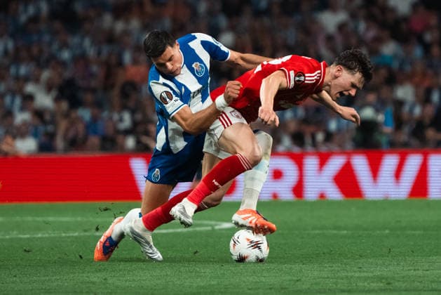 FC Porto v Nottingham Forest. Europe League Players of FC Porto and Nottingham Forest during the Europe Leage match, between FC Porto and Nottingham Forest played at Estadio do Dragao on April 9, 2026 in Oporto, Portugal Oporto Portugal Copyright: xAdrianxFernandezx xAgenciaxLOFx
