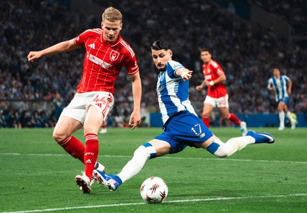 FC Porto v Nottingham Forest. Europe League Players of FC Porto and Nottingham Forest during the Europe Leage match, between FC Porto and Nottingham Forest played at Estadio do Dragao on April 9, 2026 in Oporto, Portugal Oporto Portugal Copyright: xAdrianxFernandezx xAgenciaxLOFx