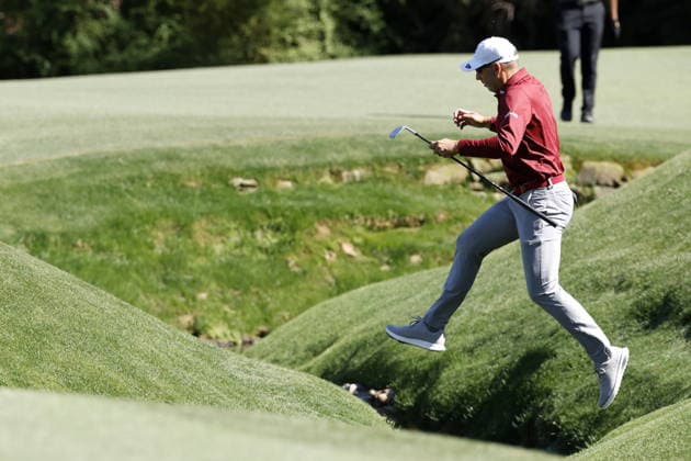 Golf 2026 Masters Tournament - Round 1 Sergio Garcia of Spain jumps over Rae s Creek on hole 13 in Round 1 of the 2026 Masters tournament in August, Georgia, USA, 09 April 2026. Augusta United States  Copyright: xERIKxS.xLESSERx