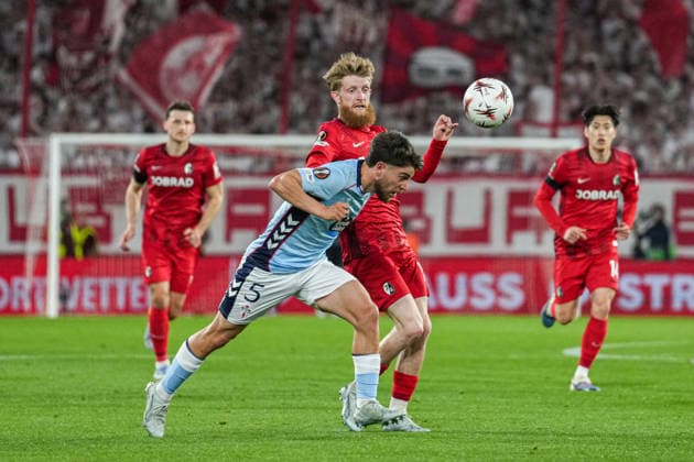 UEFA Europa League: SC Freiburg vs RC Celta Vigo, 09.04.2026 Zweikampf zwischen Sergio Carreira (RC Celta Vigo, 5) und Jan-Niklas Beste (SC Freiburg, 19) UEFA Europa League: SC Freiburg vs RC Celta Vigo, Europa-Park-Stadion, 09.04.2026 Copyright: xBEAUTIFULxSPORTS Boscox
