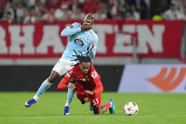 Deutschland: UEFA Europa League Viertelfinale Hinspiel 2025 26, SC Freiburg vs Celta Vigo - Europa-Park-Stadion, Freiburg im Breisgau: Jordy Makengo (33 Freiburg) gegen Ilaix Moriba (6 Celta) Copyright: xKjetilxWaberx