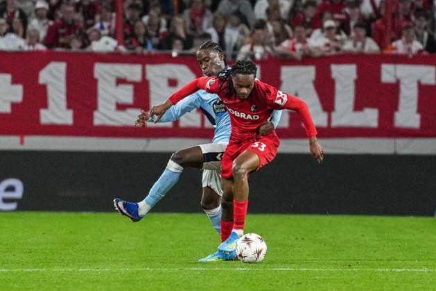 UEFA Europa League: SC Freiburg vs RC Celta Vigo, 09.04.2026 Zweikampf zwischen Jordy Makengo (SC Freiburg, 33) und Ilaix Moriba (RC Celta Vigo, 6) UEFA Europa League: SC Freiburg vs RC Celta Vigo, Europa-Park-Stadion, 09.04.2026 Copyright: xBEAUTIFULxSPORTS Boscox