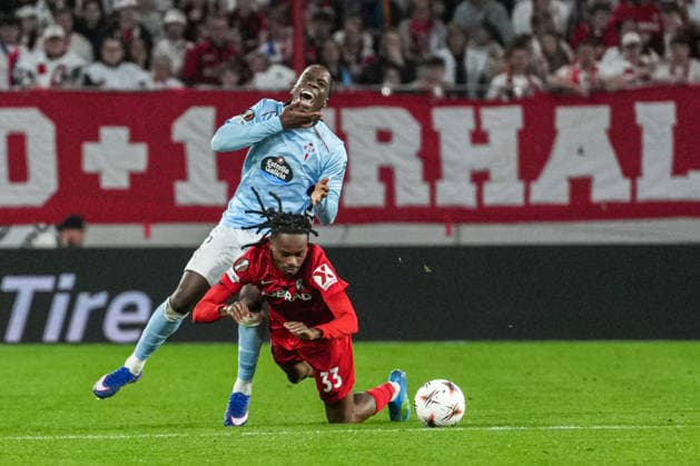 UEFA Europa League: SC Freiburg vs RC Celta Vigo, 09.04.2026 Zweikampf zwischen Jordy Makengo (SC Freiburg, 33) und Ilaix Moriba (RC Celta Vigo, 6) UEFA Europa League: SC Freiburg vs RC Celta Vigo, Europa-Park-Stadion, 09.04.2026 Copyright: xBEAUTIFULxSPORTS Boscox