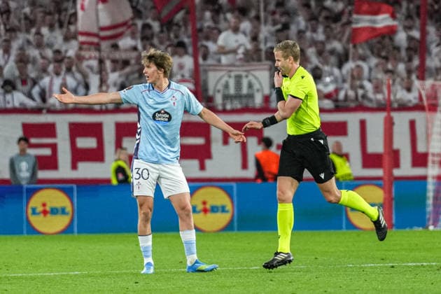 UEFA Europa League: SC Freiburg vs RC Celta Vigo, 09.04.2026 Glenn Nyberg (Schiedsrichter) UEFA Europa League: SC Freiburg vs RC Celta Vigo, Europa-Park-Stadion, 09.04.2026 Copyright: xBEAUTIFULxSPORTS Boscox