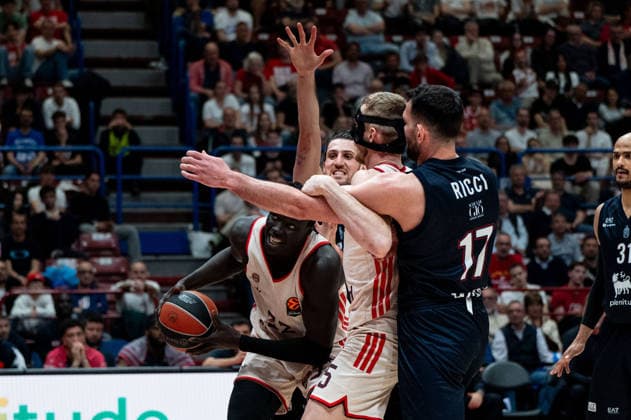 Wenyen Gabriel (FC Bayern Munich) In action against Olimpia Milano during EA7 Emporio Armani Milano vs Bayern Monaco, Basketball Euroleague match in Assago (MI), Italy, April 09 2026  Copyright: xSaraxAngelica IPAxSportx xipa-agency.netx xx IPA_73853403 IPA_Agency_IPA73853403