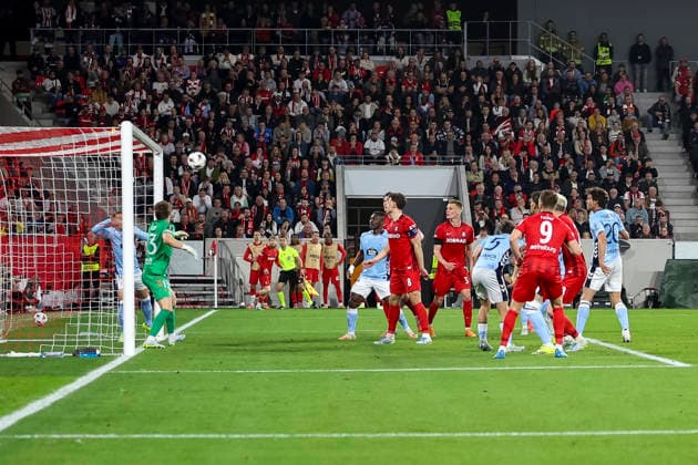 3:0 Tor fuer SC Freiburg durch Matthias Ginter (SC Freiburg, 28) , Deutschland, Fussball, UEFA Europa League, Viertelfinale, 2025 2026, SC Freiburg vs. Celta Vigo, 09.04.2026, Freiburg im Breisgau Europa-Park Stadion (Stadion am Deutschland Copyright: xGrantxHubbsx