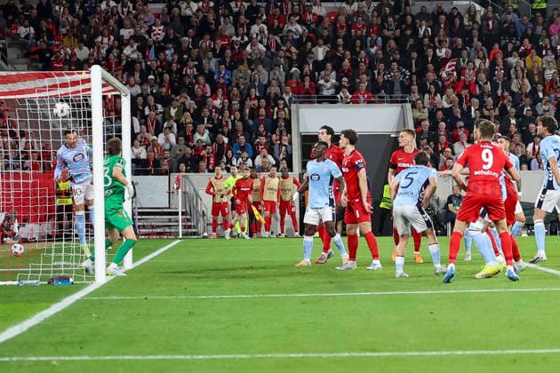 3:0 Tor fuer SC Freiburg durch Matthias Ginter (SC Freiburg, 28) , Deutschland, Fussball, UEFA Europa League, Viertelfinale, 2025 2026, SC Freiburg vs. Celta Vigo, 09.04.2026, Freiburg im Breisgau Europa-Park Stadion (Stadion am Deutschland Copyright: xGrantxHubbsx