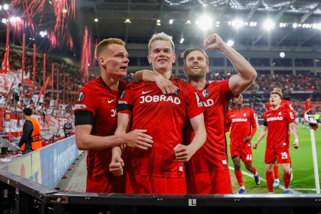 Torjubel SC Freiburg beim 3:0 durch Matthias Ginter (SC Freiburg, 28) , Deutschland, Fussball, UEFA Europa League, Viertelfinale, 2025 2026, SC Freiburg vs. Celta Vigo, 09.04.2026, Freiburg im Breisgau Europa-Park Stadion (Stadion am Deutschland Copyright: xGrantxHubbsx