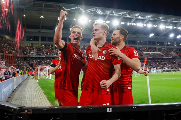 Torjubel SC Freiburg beim 3:0 durch Matthias Ginter (SC Freiburg, 28) , Deutschland, Fussball, UEFA Europa League, Viertelfinale, 2025 2026, SC Freiburg vs. Celta Vigo, 09.04.2026, Freiburg im Breisgau Europa-Park Stadion (Stadion am Deutschland *** SC Freiburg celebrating a 3-0 goal by Matthias Ginter SC Freiburg, 28 , Germany, Football, UEFA Europa League, quarter-final, 2025 2026, SC Freiburg vs Celta Vigo, 09 04 2026, Freiburg im Breisgau Europa Park Stadion Stadion am Deutschland Copyright: xGrantxHubbsx