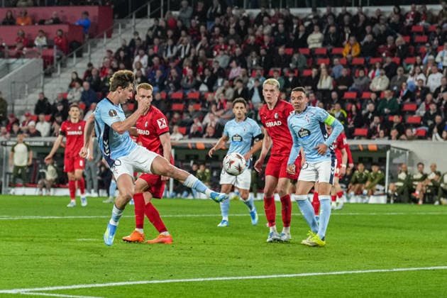 UEFA Europa League: SC Freiburg vs RC Celta Vigo, 09.04.2026 Hugo Gonzalez (RC Celta Vigo, 30) mit einem Torversuch UEFA Europa League: SC Freiburg vs RC Celta Vigo, Europa-Park-Stadion, 09.04.2026 Copyright: xBEAUTIFULxSPORTS Boscox