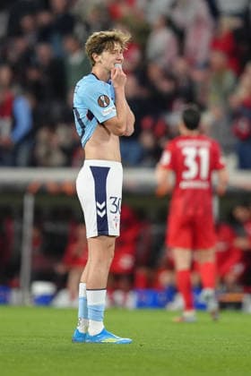 Deutschland: UEFA Europa League Viertelfinale Hinspiel 2025 26, SC Freiburg vs Celta Vigo - Europa-Park-Stadion, Freiburg im Breisgau: Fer Lopez (30 Celta) enttäuscht nach der Niederlage Copyright: xKjetilxWaberx