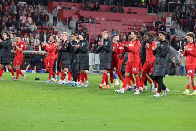 09.04.2026, xrekx, Fussball UEFA Europa League, SC Freiburg - Celta Vigo v.l. Spielende SC Freiburg Mannschaft, Spieler, jubeln nach Spielende, Team, Player, celebrate at the end of the match (DFL DFB REGULATIONS PROHIBIT ANY USE OF PHOTOGRAPHS as IMAGE SEQUENCES and or QUASI-VIDEO) Freiburg