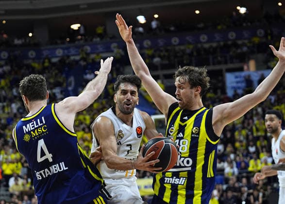 Fenerbahce Beko v Real Madrid - EuroLeague ISTANBUL, TURKIYE - APRIL 9: Mikael Jantunen (18) of Fenerbahce Beko in action against Facundo Campazzo (7) of Real Madrid during EuroLeague week 37 basketball match between Fenerbahce Beko and Real Madrid at Ulker Sports and Event Hall in Istanbul, Turkiye on April 9, 2026. Esra Bilgin Anadolu Istanbul Turkey. Editorial use only. Please get in touch for any other usage.  Copyright: x2026xAnadoluxEsraxBilginx