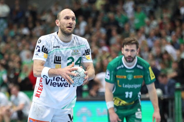 Handball DAIKIN HBL, SC DHfK Leipzig - FRISCH AUF! Göppingen; 09.04.2026 Marcel Schiller (24, Frisch Auf Göppingen). Handball, DAIKIN HBL, 1. Bundesliga, Saison 2025 2026, 28. Spieltag: SC DHfK Leipzig vs. FRISCH AUF! Göppingen am 09.04.2026 in der Quarterback Immobilien Arena Leipzig. Copyright: xBEAUTIFULxSPORTS JanxKaeferx