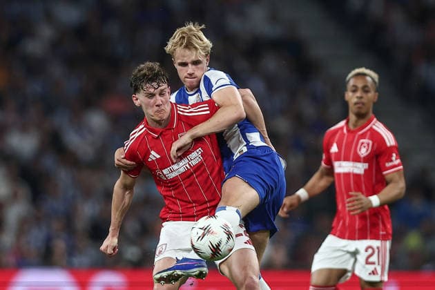 Porto, 09 04 2026 FC Porto hosted Nottingham Forest tonight in the first leg of the 2025 26 UEFA Europa League quarter-finals. Ryan Yates ; Victor Froholdt (Miguel Pereira) NI212854MIGUELPEREIRA7424 Porto Portugal Copyright: xMiguelxPereirax