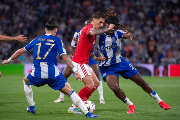 FC Porto v Nottingham Forest FC - UEFA Europa League 2025 26 Quarter-Final First Leg Angus Gunn of Nottingham Forest is seen in action during the UEFA Europa League 2025 26 Quarter-Final Leg One match between FC Porto and Nottingham Forest FC at Estadio do Dragao in Porto, Portugal, on April 9, 2026. Porto Porto Portugal  Copyright: xMiguelxLemosx originalFilename:lemos-fcportox260409_npZTW.jpg