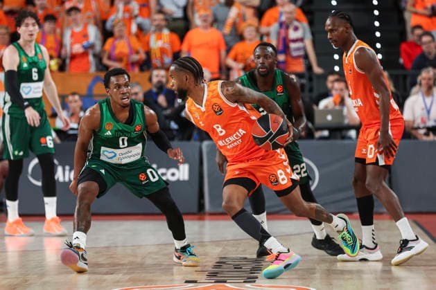 April 9, 2026, Valencia, Valencia, Spain: TJ Shorts of Panathinaikos Aktor Athens and Jean Montero of Valencia Basket in action during the Turkish Airlines EuroLeague Regular Season Round 37 match between Valencia Basket and Panathinaikos Aktor Athens at Roig Arena on April 09, 2026, in Valencia, Spain. Valencia Basket V Panathinaikos Aktor Athens - Turkish Airlines EuroLeague  - ZUMAa181 20260409_zaa_a181_374 Copyright: xIrinaxR.xHipolitox