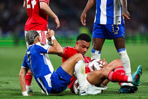 April 9, 2026, Porto, Porto, Portugal: William Gomes of Fc Porto and Dan Ndoye of Nottingham Forest in action during UEFA Europa League 2025 26 Quarter-Final Leg One match between Fc Porto and Nottingham Forest at Estadio Dragao on April 09, 2026 in Porto, Portugal Uefa Europe League Fc Porto X Nottingham Forest  - ZUMAe141 20260409_zsp_e141_079 Copyright: xLuisxEirasx