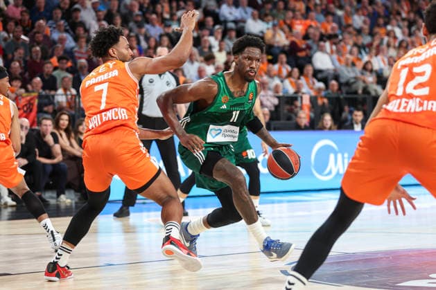 April 9, 2026, Valencia, Valencia, Spain: Braxton Key of Valencia Basket and Nigel Hayes-Davis of Panathinaikos Aktor Athens in action during the Turkish Airlines EuroLeague Regular Season Round 37 match between Valencia Basket and Panathinaikos Aktor Athens at Roig Arena on April 09, 2026, in Valencia, Spain. Valencia Spain - ZUMAa181 20260409_zaa_a181_357 Copyright: xIrinaxR.xHipolitox