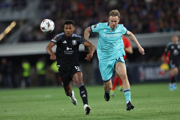 April 9, 2026, Bologna, Emilia Romagna, Italy: Ollie Watkins of Aston Villa and Torbjorn Heggem of Bologna during the UEFA Europa League 2025 26 Quarter-Final Leg One match between Bologna FC 1909 and Aston Villa FC at Stadio Renato Dall Ara on April 9, 2026 in Bologna, Italy Bologna FC 1909 - Aston Villa FC - UEFA Europa League 2025 26 Quarter-Final First Leg  - ZUMAl131 20260409_zsp_l131_007 Copyright: xCiroxDexLucax